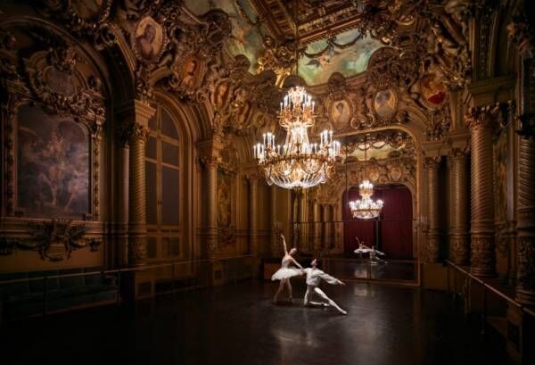 パリ・オペラ座のバレエダンサーを撮影した仏写真家の展覧会がシャネル・ネクサス・ホールで開催