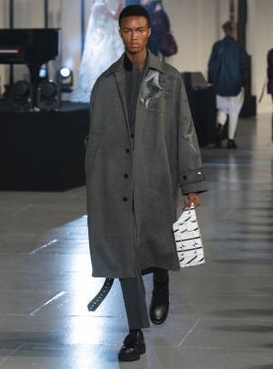 ヴァレンティノ、オニツカタイガーと初コラボ【2020-21秋冬メンズ】