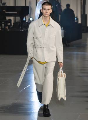 ヴァレンティノ、オニツカタイガーと初コラボ【2020-21秋冬メンズ】