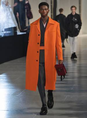 ヴァレンティノ、オニツカタイガーと初コラボ【2020-21秋冬メンズ】