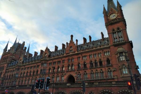 再開発で大変貌を遂げたキングスクロス! ローカルが集まる新注目スポット【ロンドンの旅vol.2】