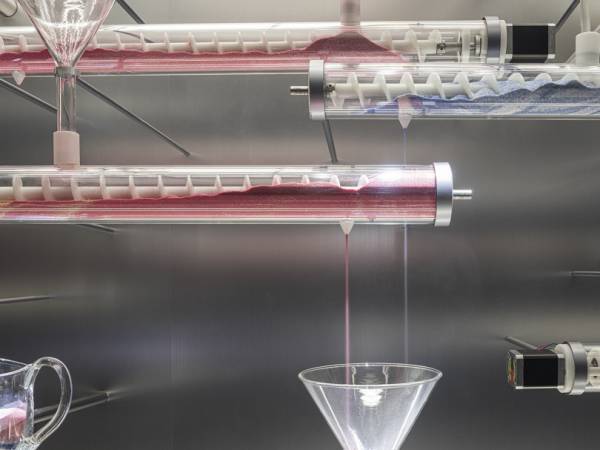 銀座メゾンエルメスのウィンドウがwe+手がける実験的なラボに