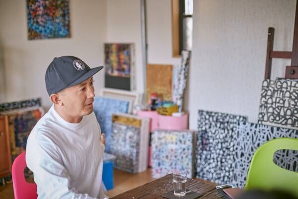 “ARIGATOU GOZAIMASU”を365日描き続けるアーティストbaanaiの個展が伊勢丹メンズで開催