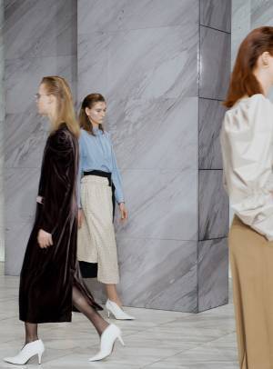 【ルック】アキコアオキ2020-21秋冬コレクション