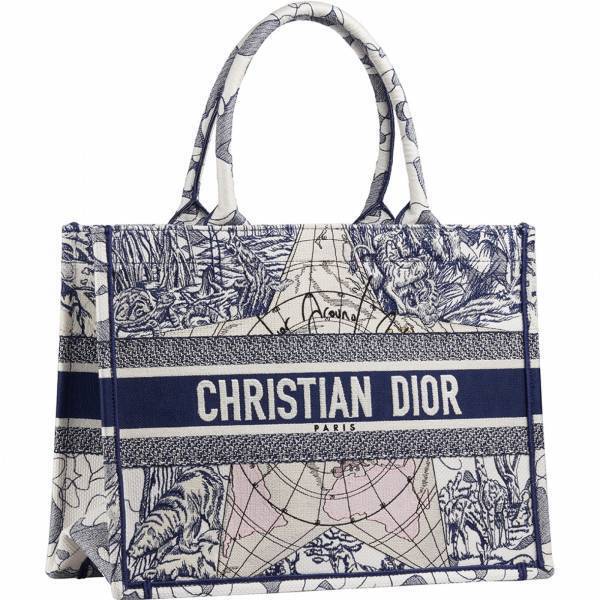 ディオールが新宿伊勢丹でポップアップを開催。限定「ブック トート」や世界先行販売も