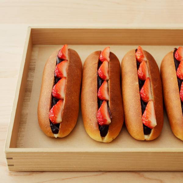 トラヤカフェにいちごのメニューが登場! 北青山店には新商品「あんケーキ ミルクチョコ」も