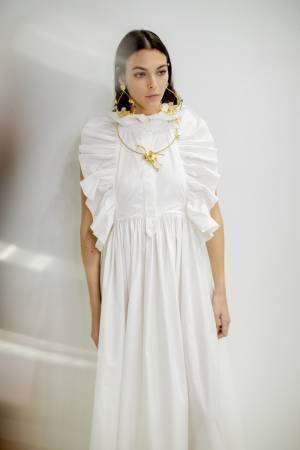 白に宿るクチュールの美学、ヴァレンティノの新プロジェクト「ルブラン」