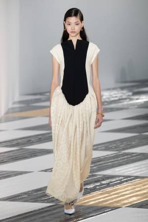 【ルック】ロエベ2020-21秋冬ウィメンズコレクション