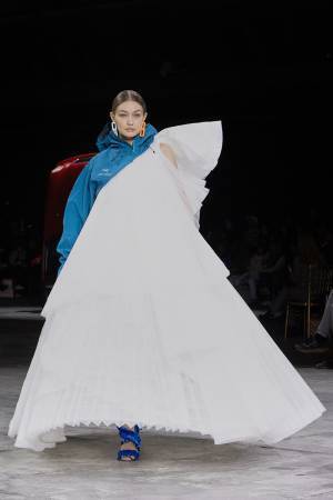 【ルック】オフ-ホワイト c/o ヴァージル アブロー™2020-21秋冬ウィメンズコレクション