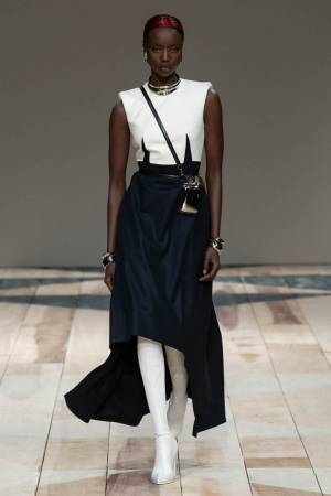 【ルック】アレキサンダー・マックイーン2020-21秋冬ウィメンズコレクション