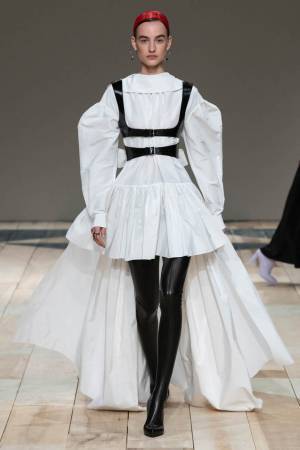 【ルック】アレキサンダー・マックイーン2020-21秋冬ウィメンズコレクション