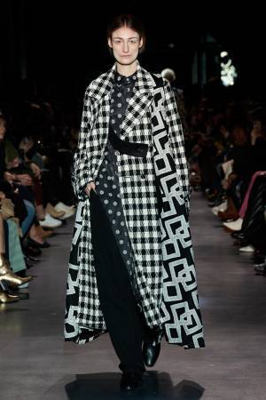 【ルック】ウジョー2020–21秋冬コレクション