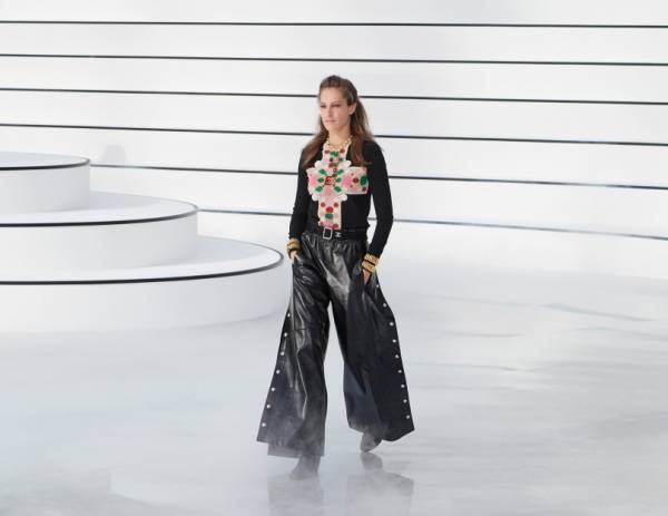 【ルック】シャネル2020-21秋冬プレタポルテコレクション