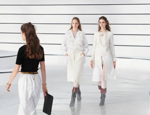 【ルック】シャネル2020-21秋冬プレタポルテコレクション