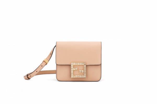 フェンディから、新作バッグ「フェンディ ファブ」が登場