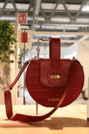 サスティナビリティで方向を一致させる2020-21秋冬イタリアのバッグトレンド【MIPELミラノ現地レポート】