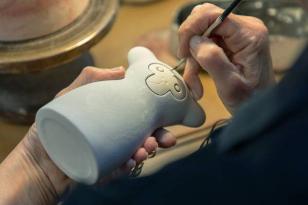 鹿児島睦×スウェーデンKeramikstudion社による花器シリーズに“さる”と“りす”が仲間入り