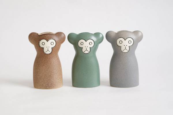 鹿児島睦×スウェーデンKeramikstudion社による花器シリーズに“さる”と“りす”が仲間入り