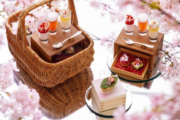 苺のデザートBOX“お花見バスケット”が星野リゾート 軽井沢ホテルブレストンコートに登場