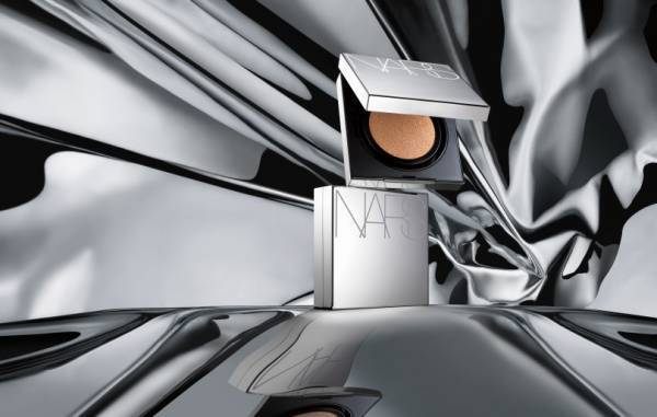 NARSの爆発的人気クッションファンデに限定ケースが登場