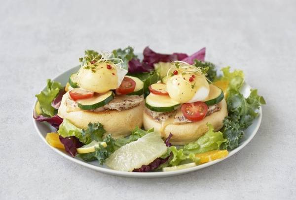 フリッパーズ、限定フェアにレモンチーズタルトをイメージした“奇跡のパンケーキ”が登場