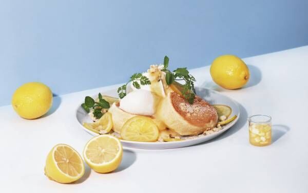 フリッパーズ、限定フェアにレモンチーズタルトをイメージした“奇跡のパンケーキ”が登場