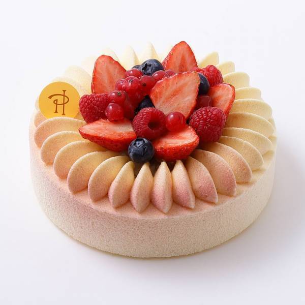 ピエール・エルメ・パリ、母の日のためのギフトコレクション。カラフルなマカロンやハートのケーキ