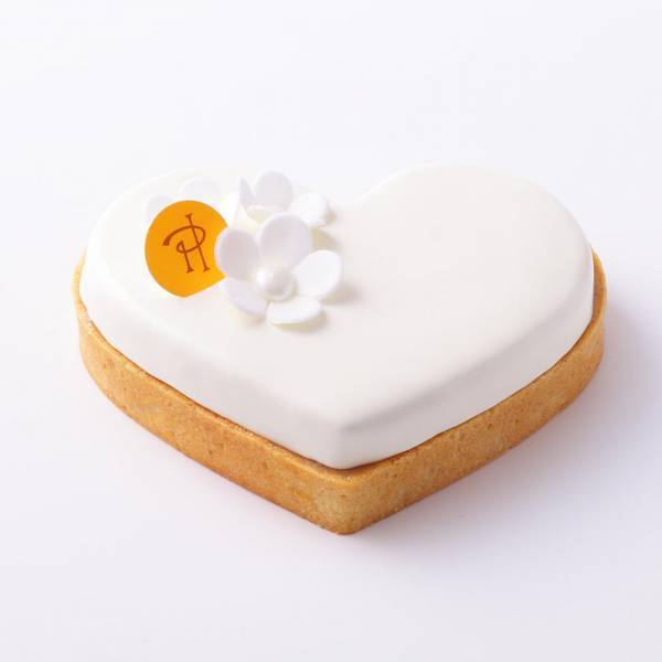 ピエール・エルメ・パリ、母の日のためのギフトコレクション。カラフルなマカロンやハートのケーキ