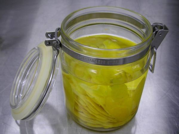 おうち居酒屋のレパートリー、レモンのお酒「リモンチェッロ」を作ろう【今宵の家飲みレシピ PART.1】