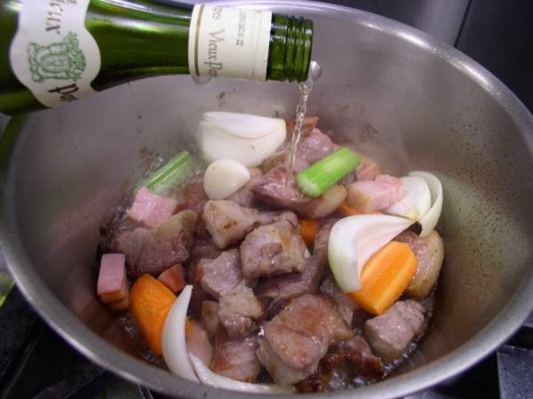 おうち居酒屋のレパートリー、常備おつまみ「豚肉のリエット」を作ろう【今宵の家飲みレシピ PART.2】