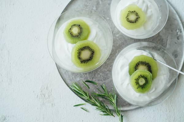 Mr. CHEESECAKEのシェフ直伝「キウイとハーブのマリネ」のレシピと、3つのアレンジ