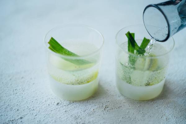 Mr. CHEESECAKEのシェフ直伝「キウイとハーブのマリネ」のレシピと、3つのアレンジ