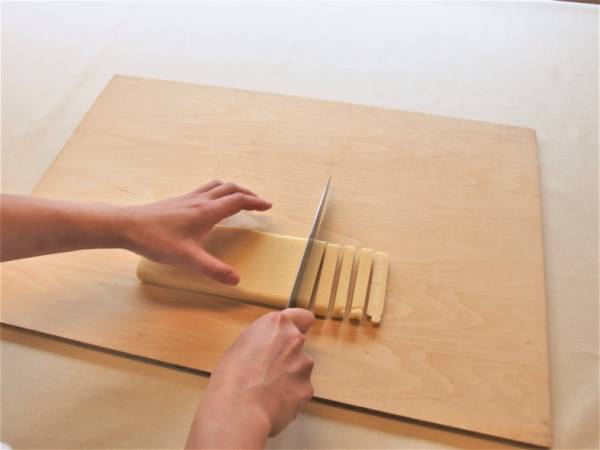 おうち居酒屋のレパートリー、甘くないクッキー「チーズサブレ」を作ろう【今宵の家飲みレシピ PART.4】