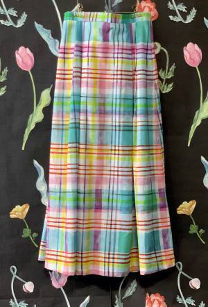 Afternoon Teaや資生堂のパッケージデザインも手がける、イラストレーター・利光春華の個展が開催