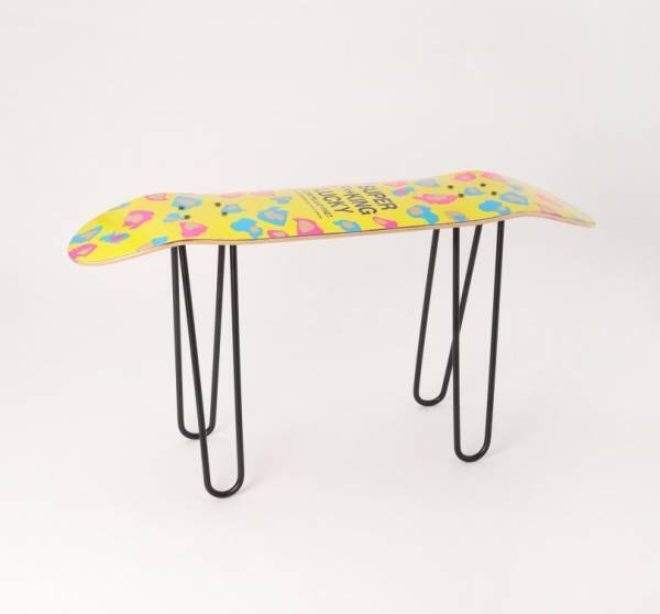 ルシアン ぺラフィネから、スケートボードデッキが登場。アイコニックなモチーフを落とし込んで