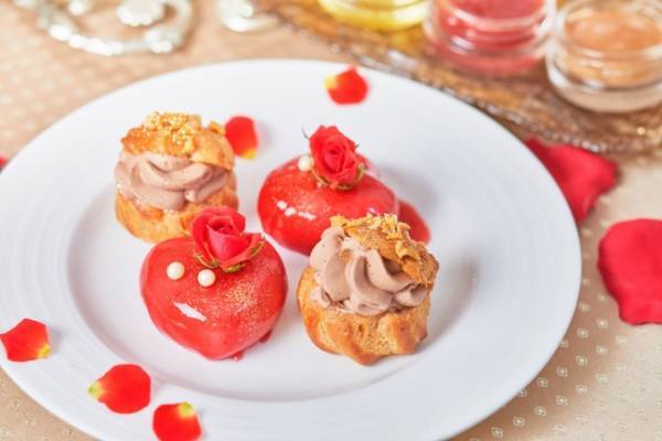 乙女心くすぐる「美女と野獣」をイメージしたスイーツで、本格的な「おうちアフタヌーンティー」