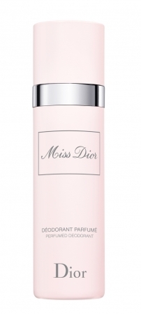 ミス ディオールから、夏に向けて煌めきに包まれるボディ パウダー登場