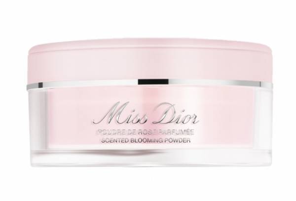 ミス ディオールから、夏に向けて煌めきに包まれるボディ パウダー登場