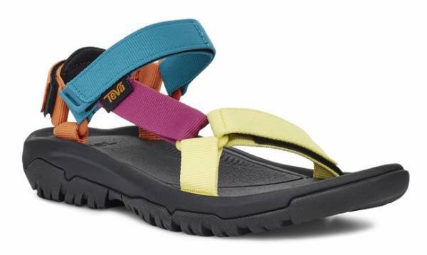 Tevaから、レトロなマルチカラーやアースカラーの2020年秋の新作サンダルが登場