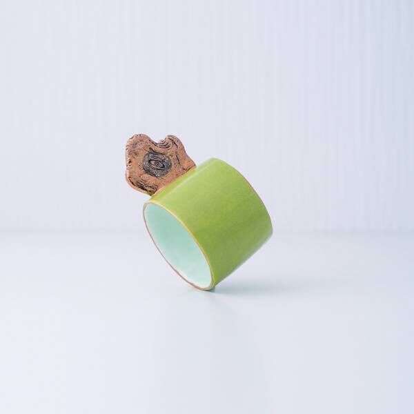 陶芸家・根本裕子が大阪で個展を開催、可愛らしくも風変わりな器ブランド「SANZOKU」とは?