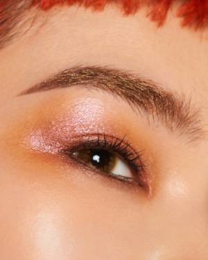 今こそメイクで目元にパワーを!「色の宝庫」シュウ ウエムラより新アイシャドー全100色登場