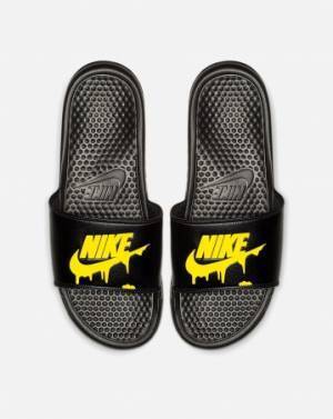 NIKEのベナッシをベースにカスタマイズ。ビビットなソリッドカラーロゴの新色が登場