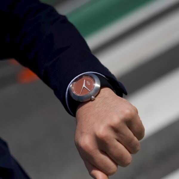 スイス時計ブランド「アイクポッド」、新コレクションMegapodで復活後初の限定モデルを発売