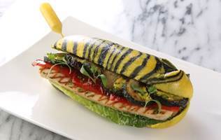 ロブション虎ノ門ヒルズ店は、初のモバイルオーダーも導入した新スタイルの「カフェ＆ブティック」を提案