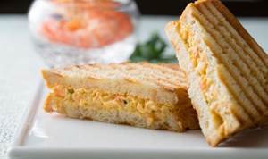 ロブション虎ノ門ヒルズ店は、初のモバイルオーダーも導入した新スタイルの「カフェ＆ブティック」を提案