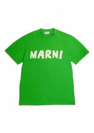 マルニ、新作ロゴバッグとTシャツを日本限定発売。エネルギッシュなハンドペイントロゴに注目