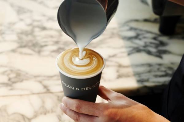 DEAN & DELUCAが横浜駅に初のエスプレッソバー併設マーケットをオープン