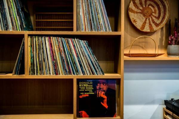 ビームス が国内2店舗目の「ピルグリム サーフ+サプライ」を京都・新風館にオープン