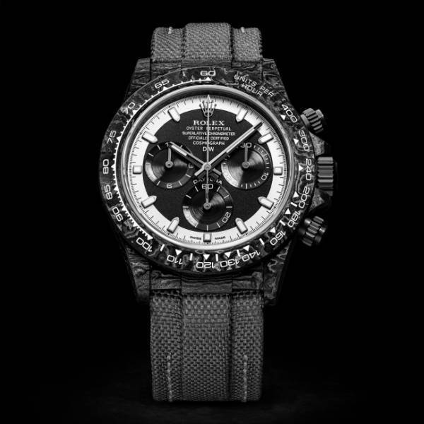 カスタム時計メーカー「DIW」から、ケースをカーボンにカスタマイズしたROLEX DAYTONAが発売
