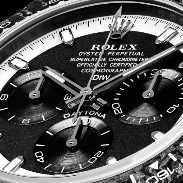 カスタム時計メーカー「DIW」から、ケースをカーボンにカスタマイズしたROLEX DAYTONAが発売